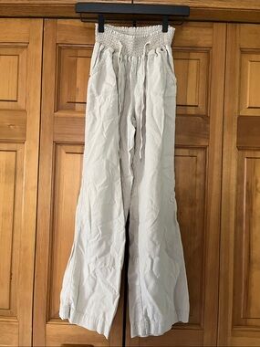 Ci Sono Light Gray/Cream Natural Smocked-Waist Wide Linen Leg Pants